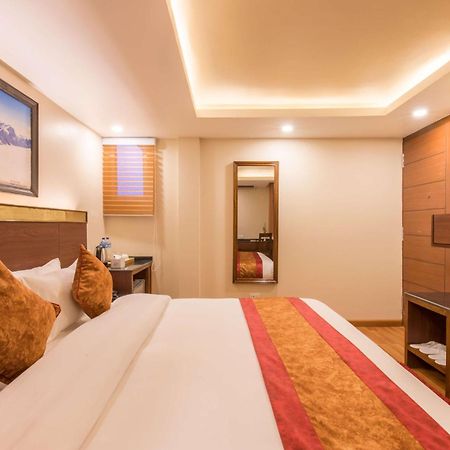 Hotel Infinity International Near Igi Airport 뉴델리 외부 사진