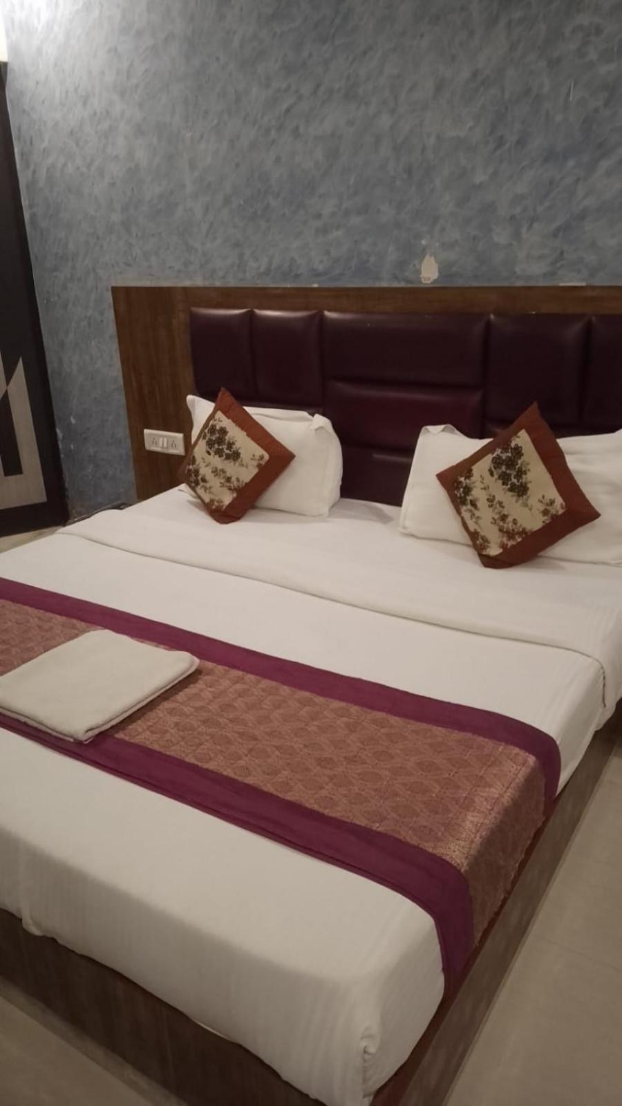 Hotel Infinity International Near Igi Airport 뉴델리 외부 사진