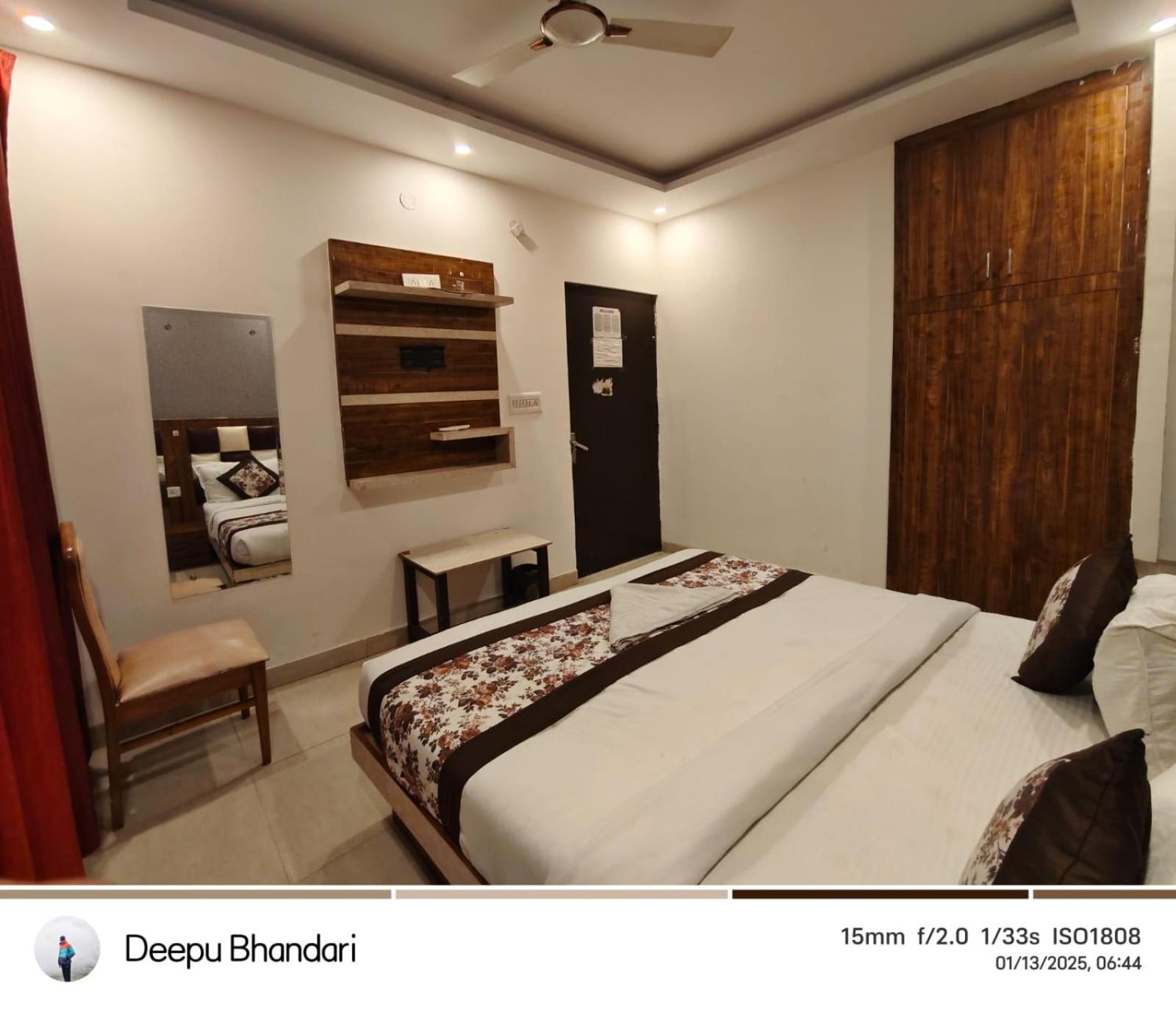Hotel Infinity International Near Igi Airport 뉴델리 외부 사진