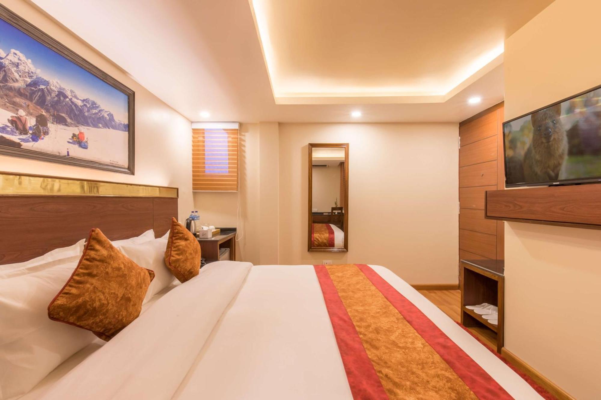 Hotel Infinity International Near Igi Airport 뉴델리 외부 사진